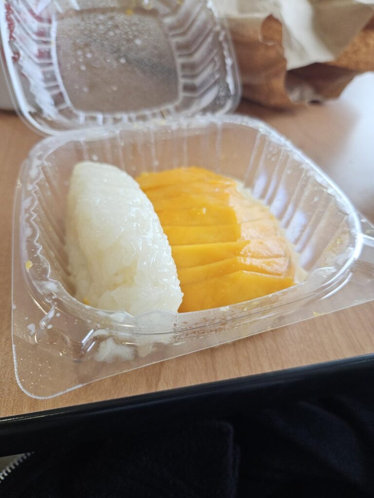 mango sticky rice and pad kee mao