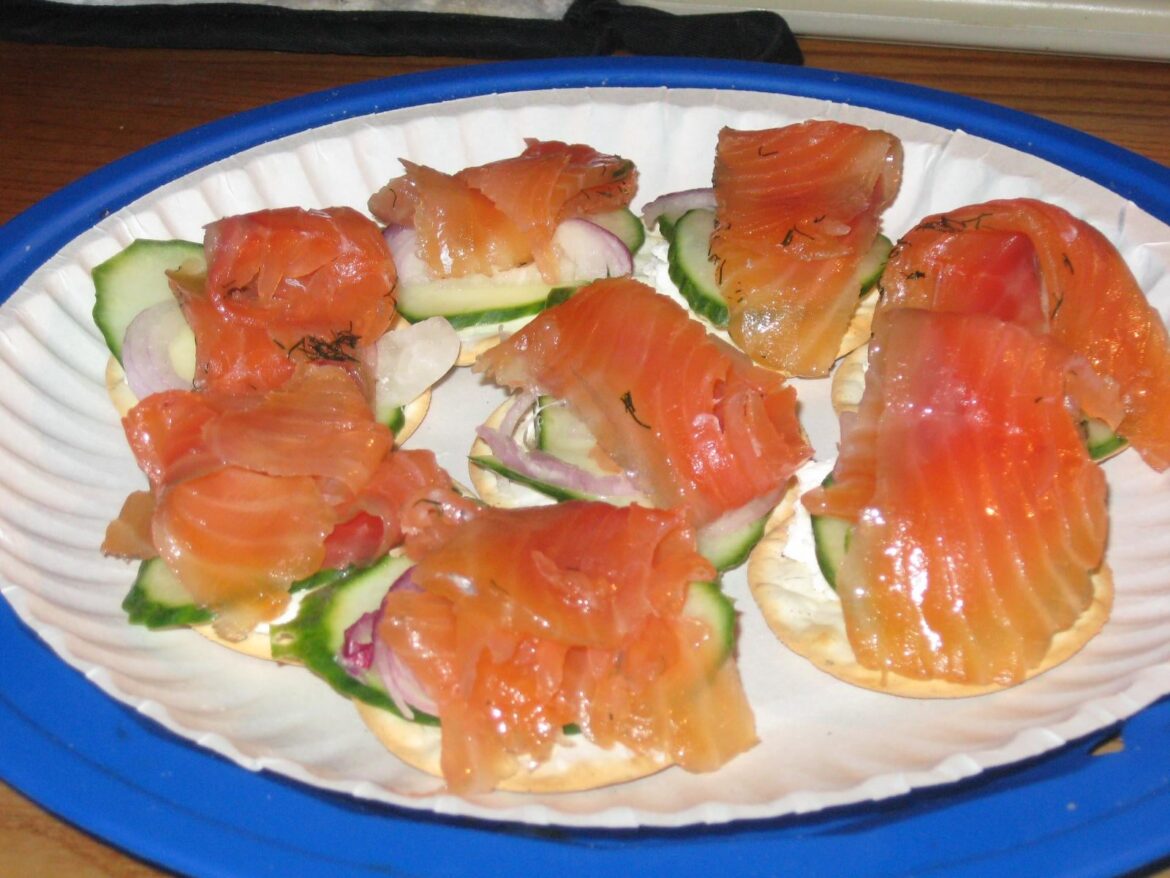 Tinned fish adjacent, I would like to share my homemade gravlax with you.