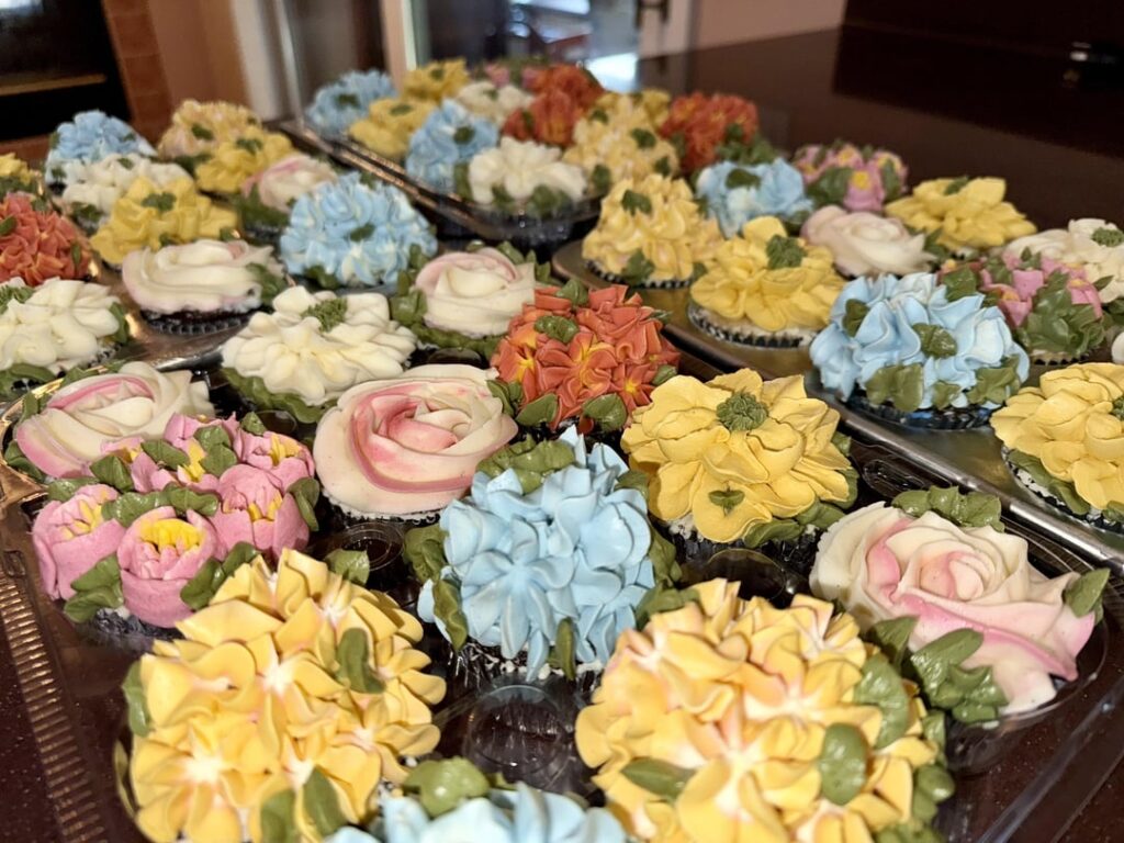 These are for my sister’s wedding shower, they took me like three days and like two cries and my baking cabinet door even fell off. They are my first bouquet set ever.