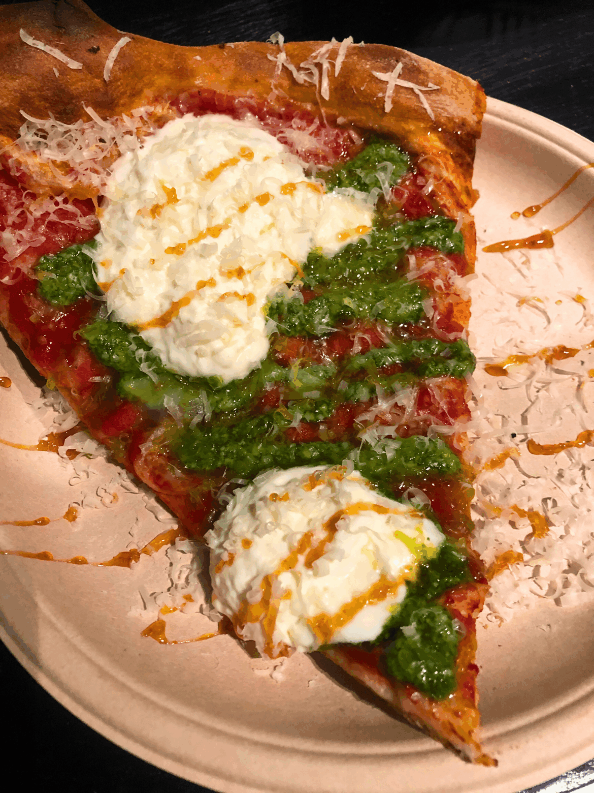 I have a need to make this slice famous ​😍 Tomato, Parmesan cheese, pesto, stracciatella, honey. Simply delicious. Kalis, BA 🇦🇷​