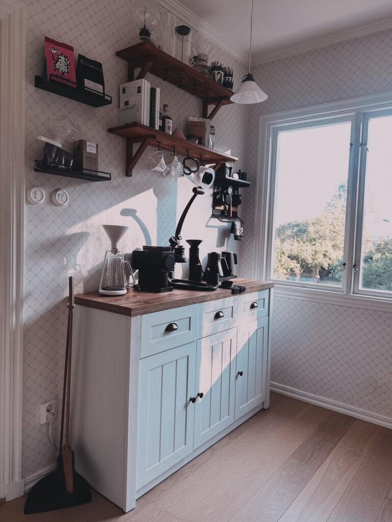 Ever expanding coffee station