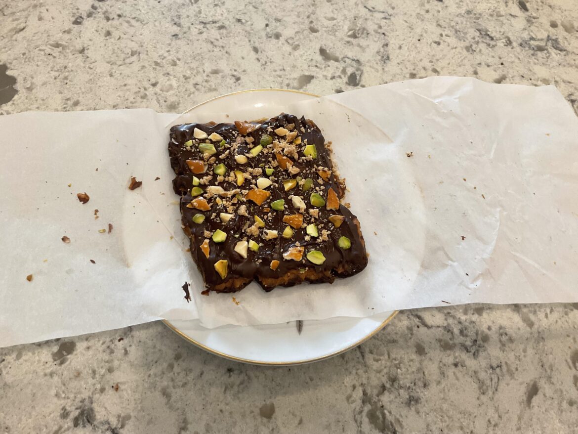 pistachio date bark!! soo good