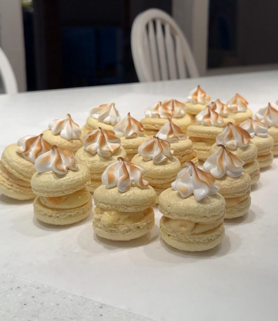 Banana pudding macarons! 🍌