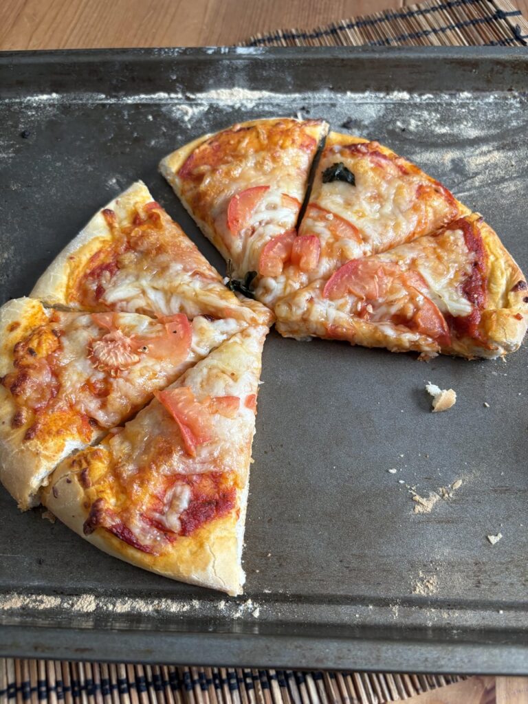 Homemade pizza with low fat cheese how many calories?