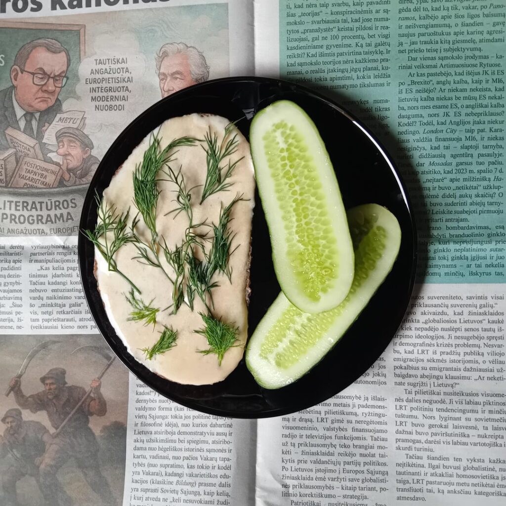 Breakfast. Added cod roe to my cheese spread 🐟