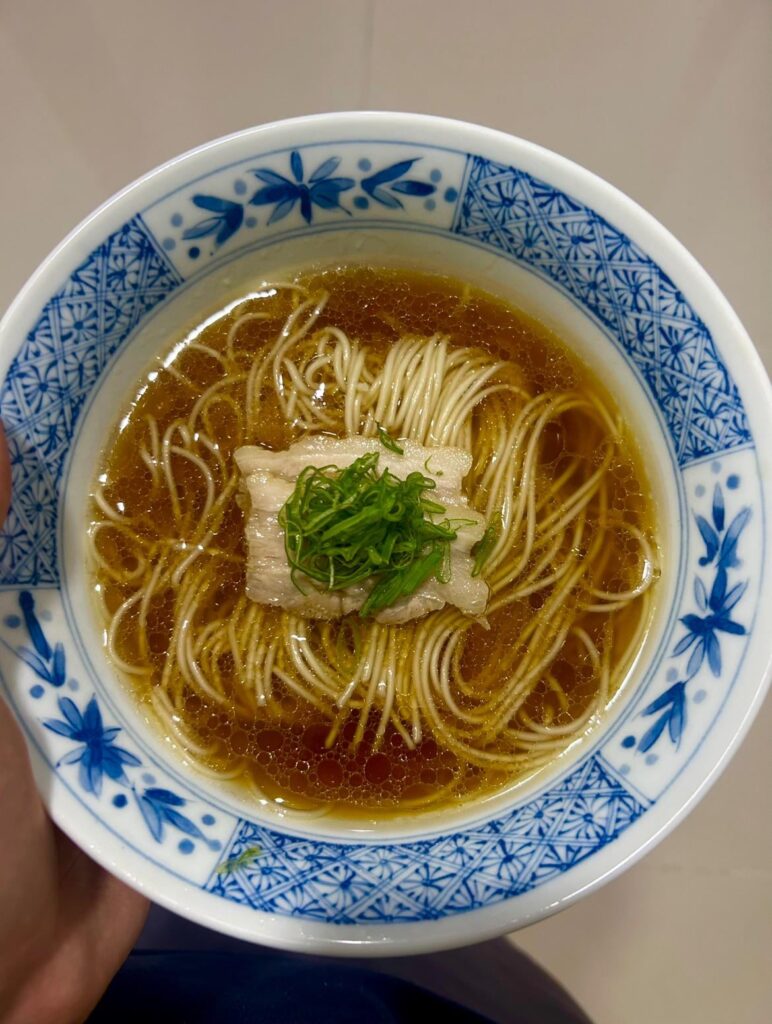 Thought this shoyu looked pretty, these store bought short noodles are hard to fold though