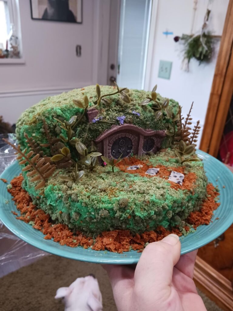 Still haven't seen Lord of the Rings but my friend wanted a Hobbit Hole birthday cake. (Just for fun, clearly not a professional)