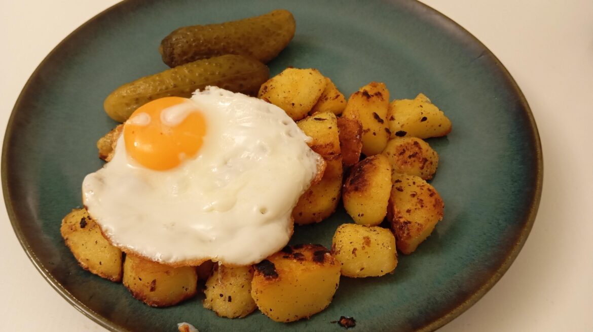 Sunny side up egg on roast potatoes