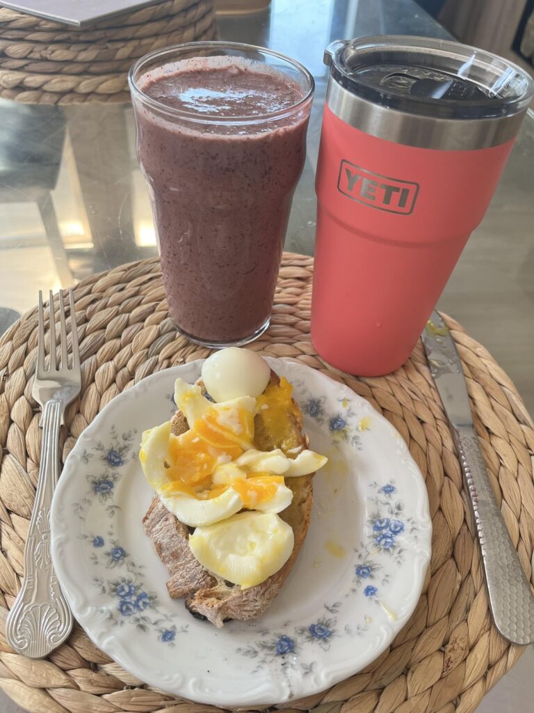 All of this for 1200!? Volume eating is it. 💪🏽 full days food.