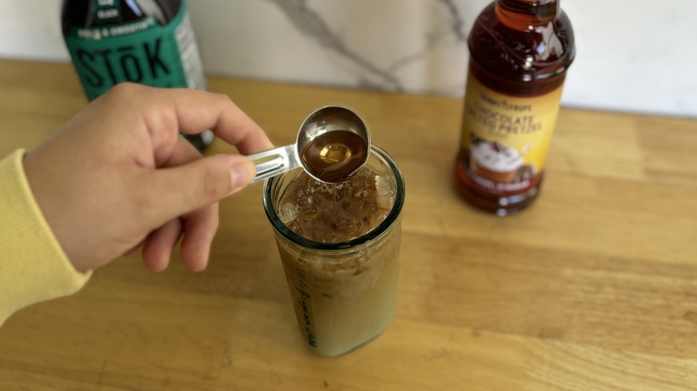 Making coffee with syrup
