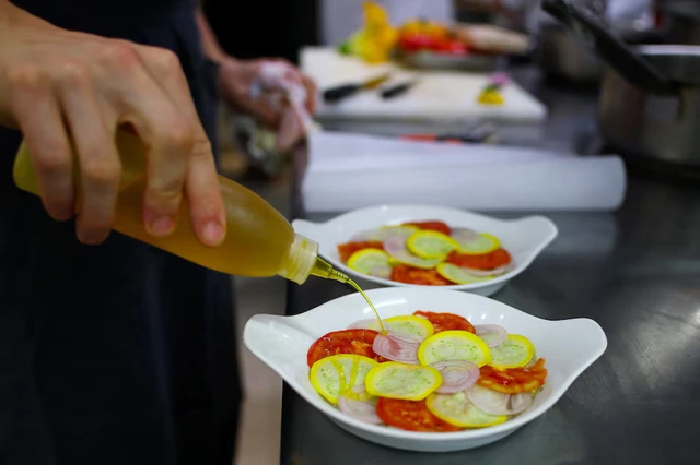 Three-Michelin-star Paris restaurant Arpege switches to plant-based dishes - Ảnh 4.