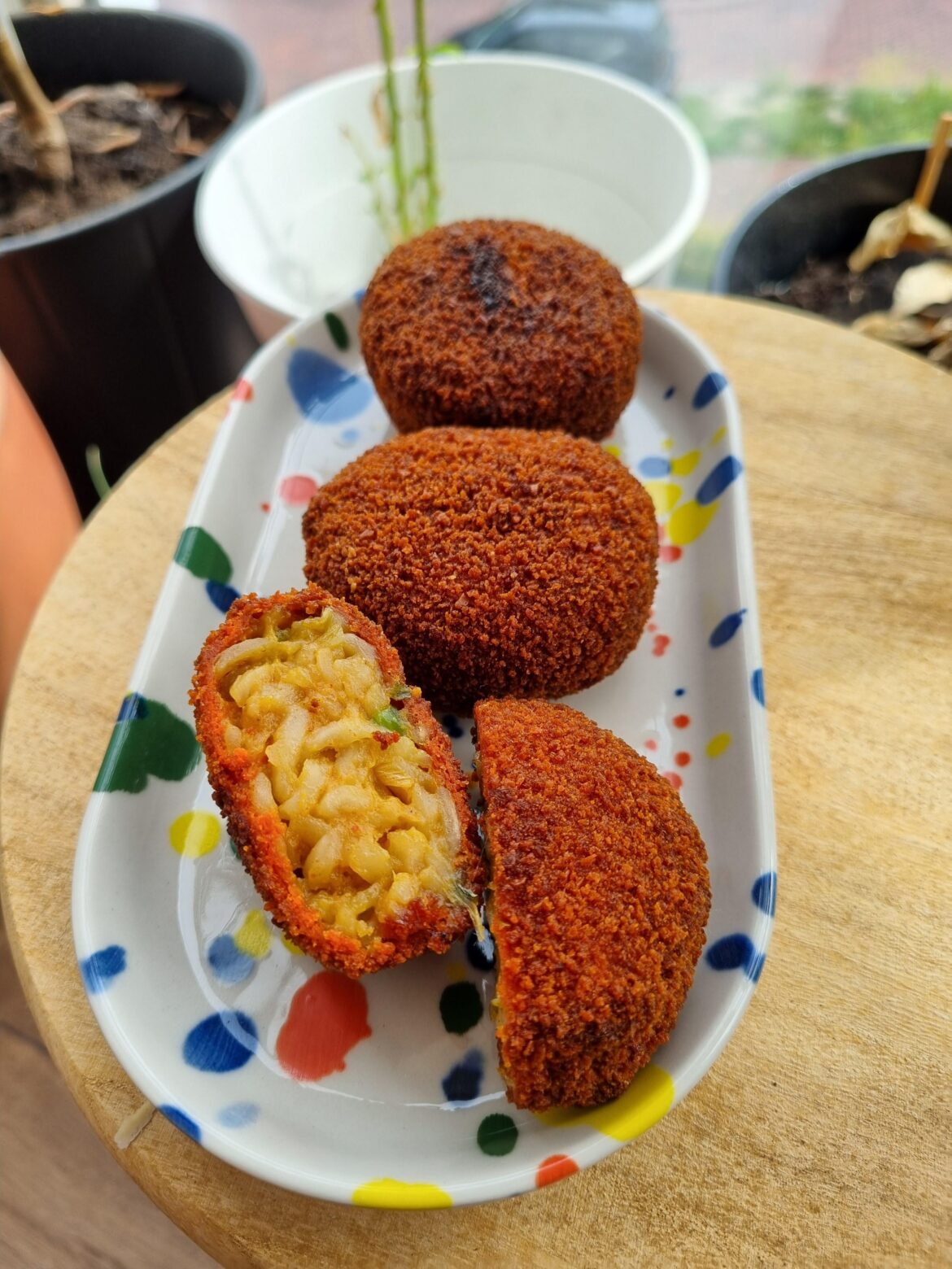 Bamischijf (deepfried noodles)