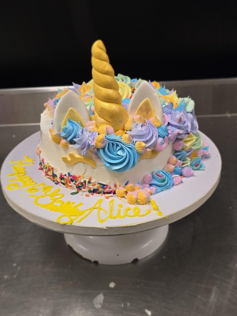 Endless unicorn cakes😅😅