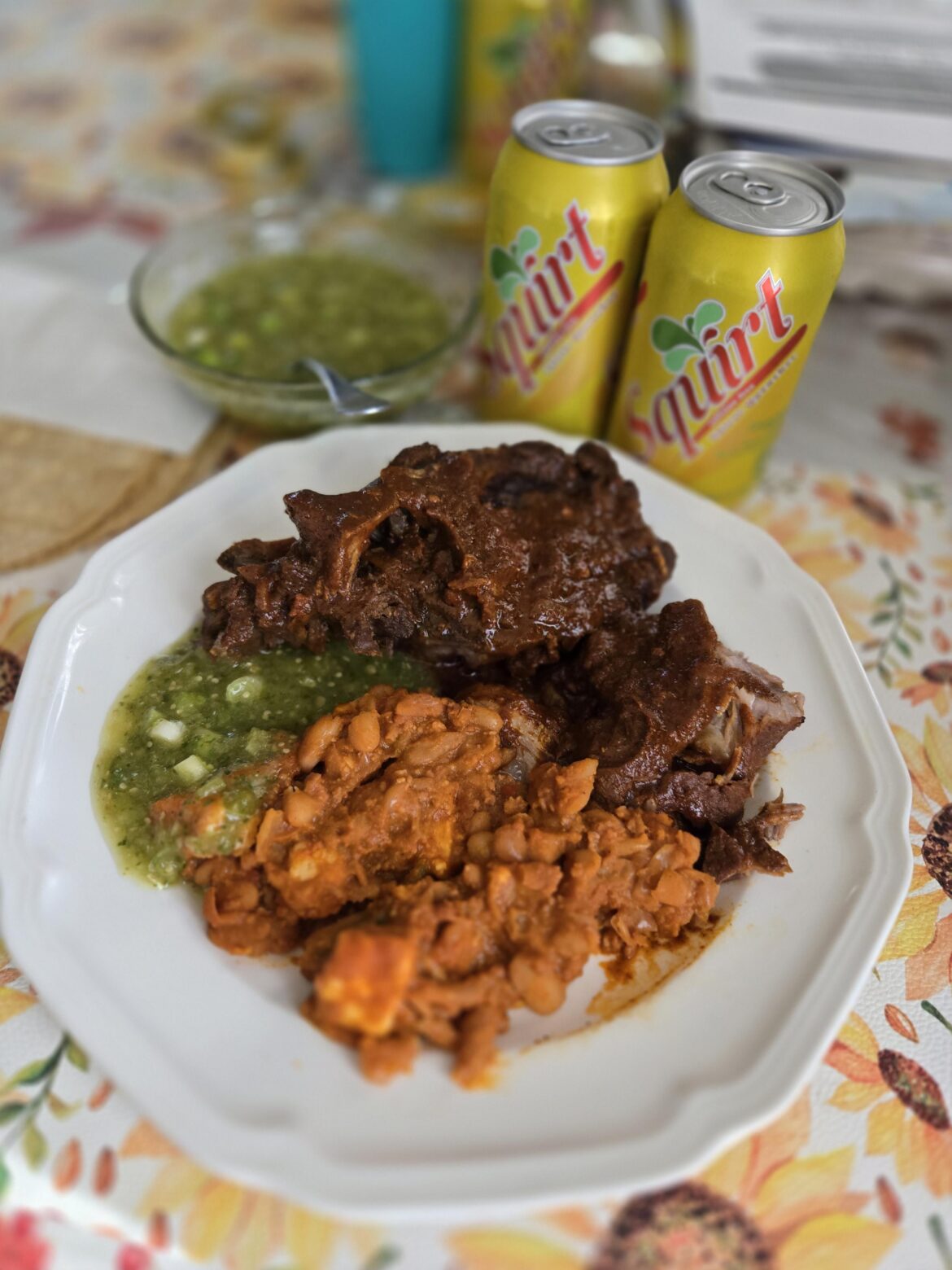 Chamorro con frijoles puercos