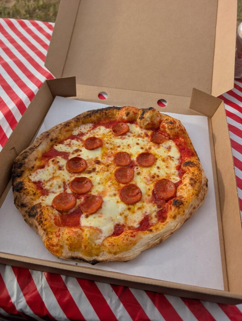 Making pizza at my pop up with my beautiful friends 🙏🏻