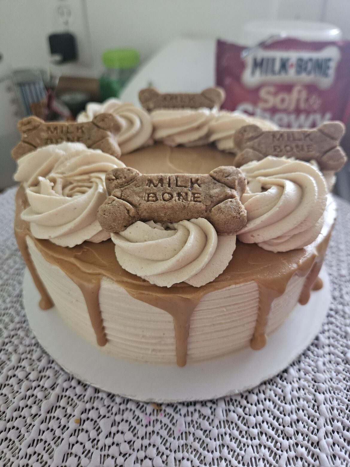 A doggie cake I made for my dogs bday 🤣