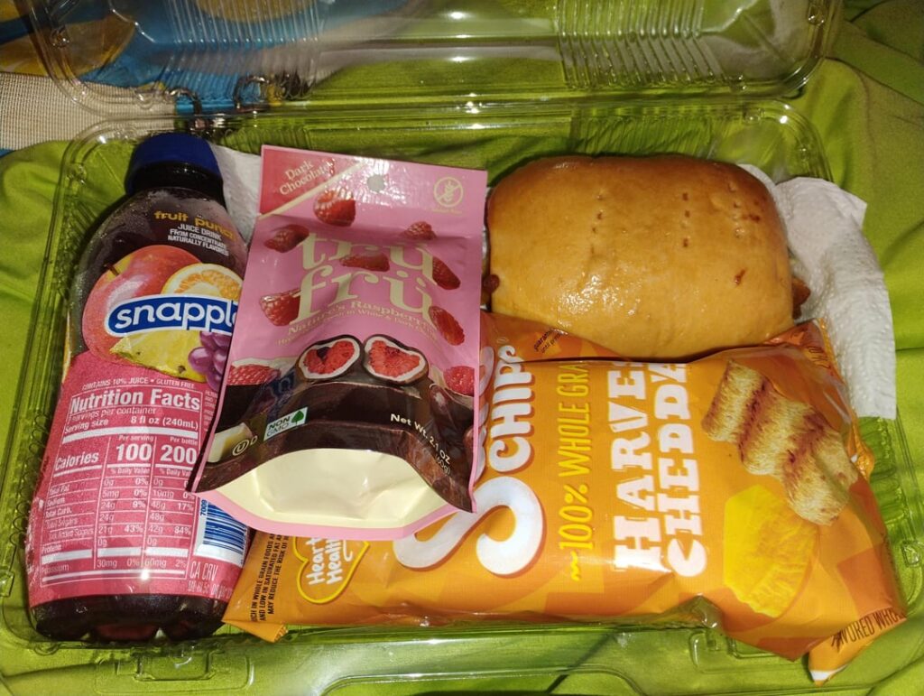 I ate a Mexican sub w/ jamon, queso y tocineta, sun chips, tru fruit and snapple 4 dinner