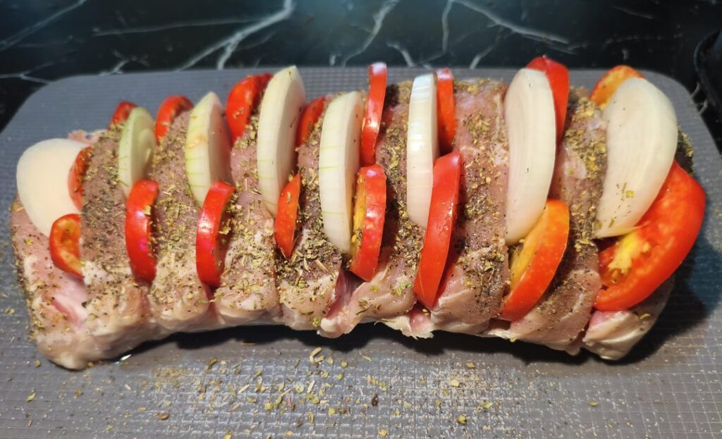 Colorful pork ribs with vegetables, a royal lunch, fantastic flavors, simple preparation, guests delighted...and so were we ;) Procedure and preparation in the comments Enjoy :)