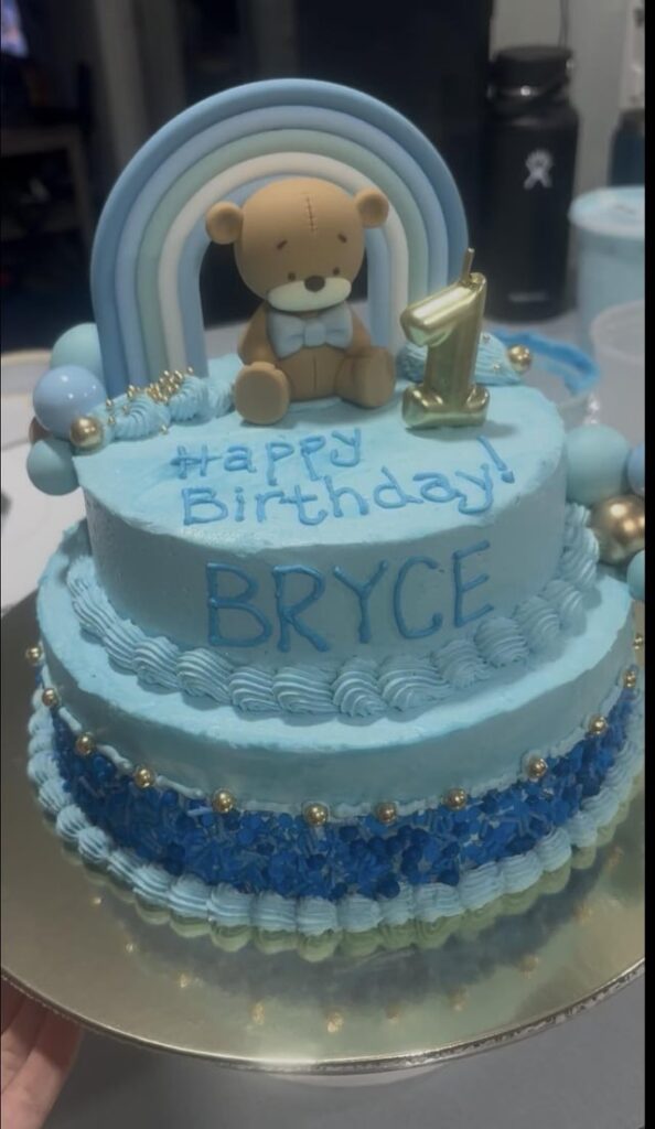 First “fancy” cakes // smash bear cake First “fancy” cakes // smash bear cake