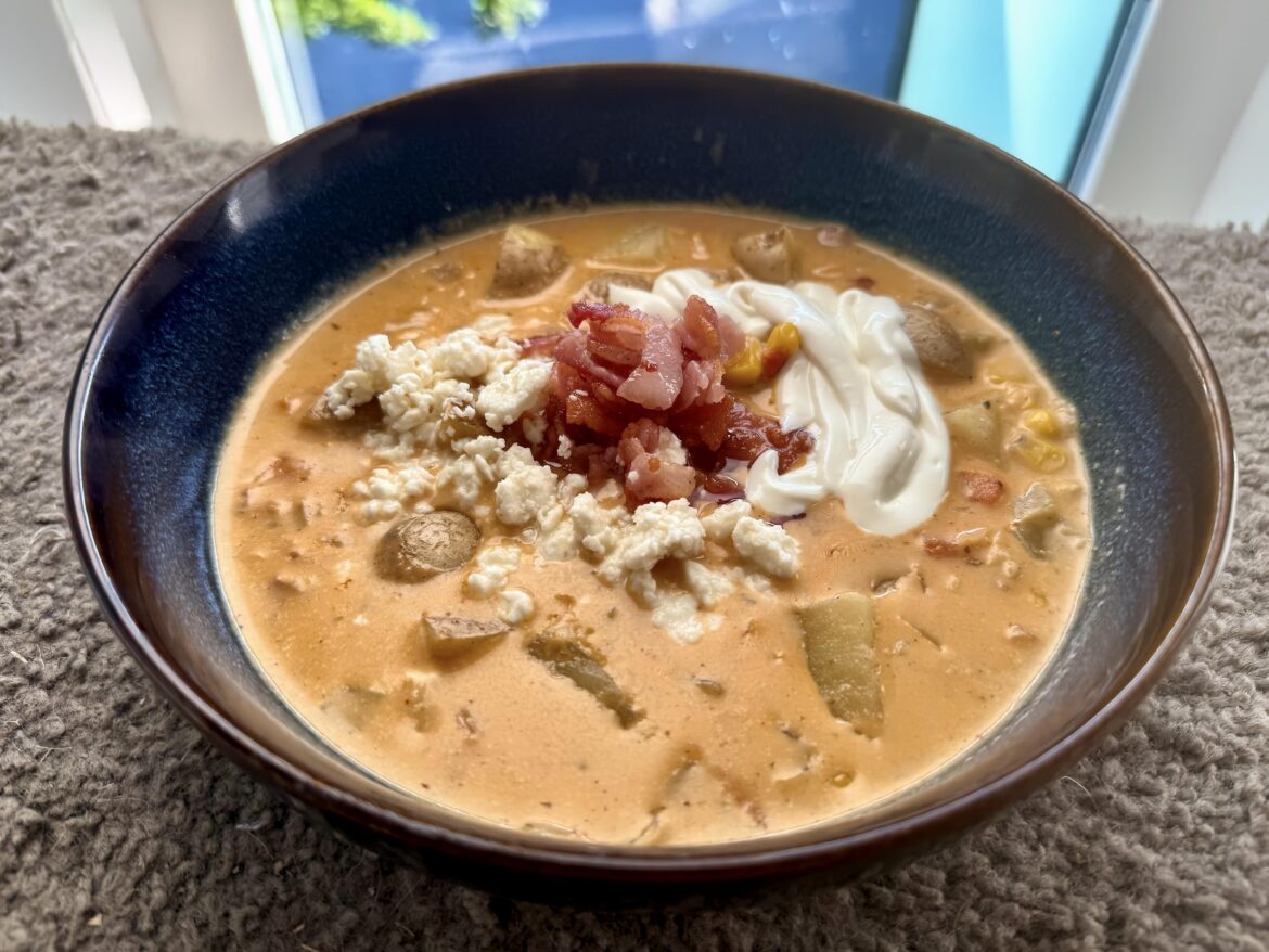 Smart "Esquites" Bacon and Corn Chowder with Sour Cream and Feta
