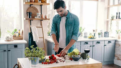 Cooking at home offers numerous benefits beyond just satisfying hunger. Dr. Jeremy London emphasizes that home-cooked meals promote conscious eating by controlling ingredients, leading to better health outcomes like reduced risk of obesity and cardiovascular disease. Furthermore, it saves money, allows for portion control, and fosters valuable connections with loved ones, contributing to overall well-being. 5 powerful benefits of cooking at home, according to top cardiac surgeon
