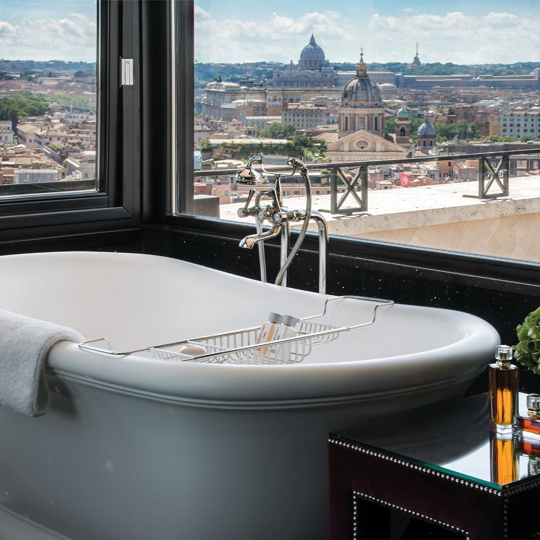 Prepare for an exceptional soak session at Hassler Rome. (©Hassler Roma)