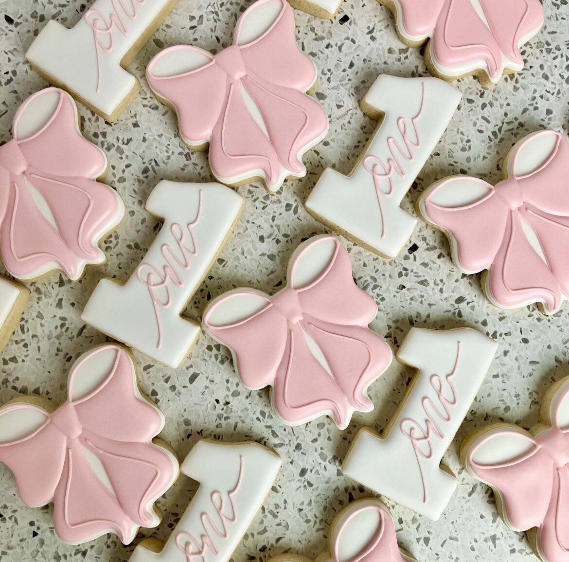 Such a simple set but that bow cutter is definitely my new favorite cutter. SO CUTE 😍