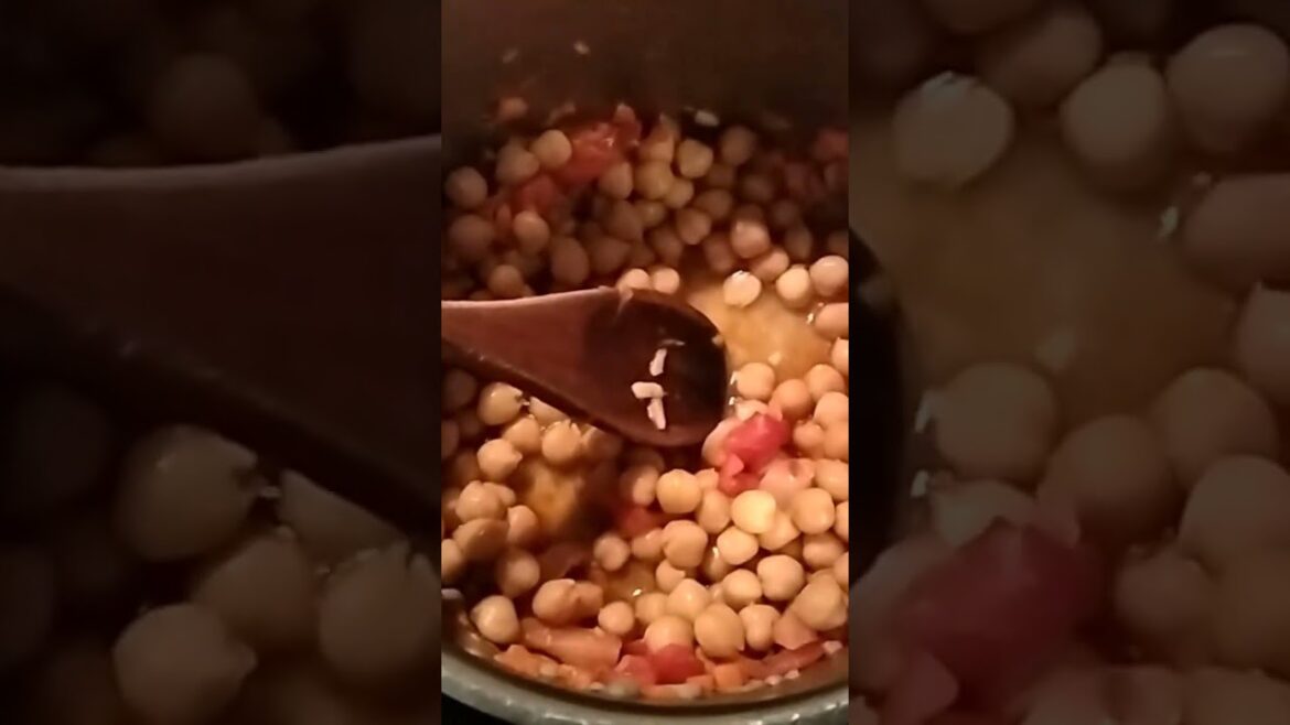 pasta e ceci con pomodorini freschi. #perte #food #foodshorts #foodie #shortsvideo #shorts #short pasta e ceci con pomodorini freschi. #perte #food #foodshorts #foodie #shortsvideo #shorts #short