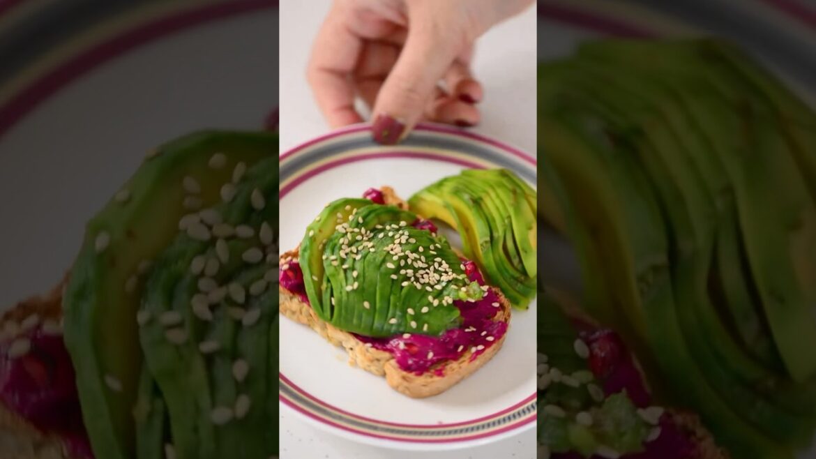 Weight loss meals: Beetroot Hummus Avocado Toast Recipe #recipe #food #fitfood #wholefooddiet