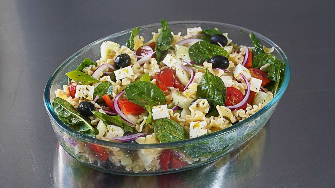 ENSALADA GRIEGA DE PASTA. FÁCIL Y MUY RICA