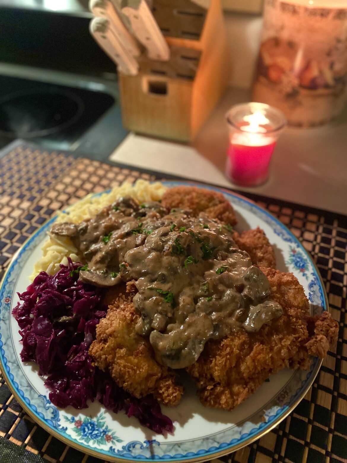 [homemade] i made jägerschnitzel for my friend