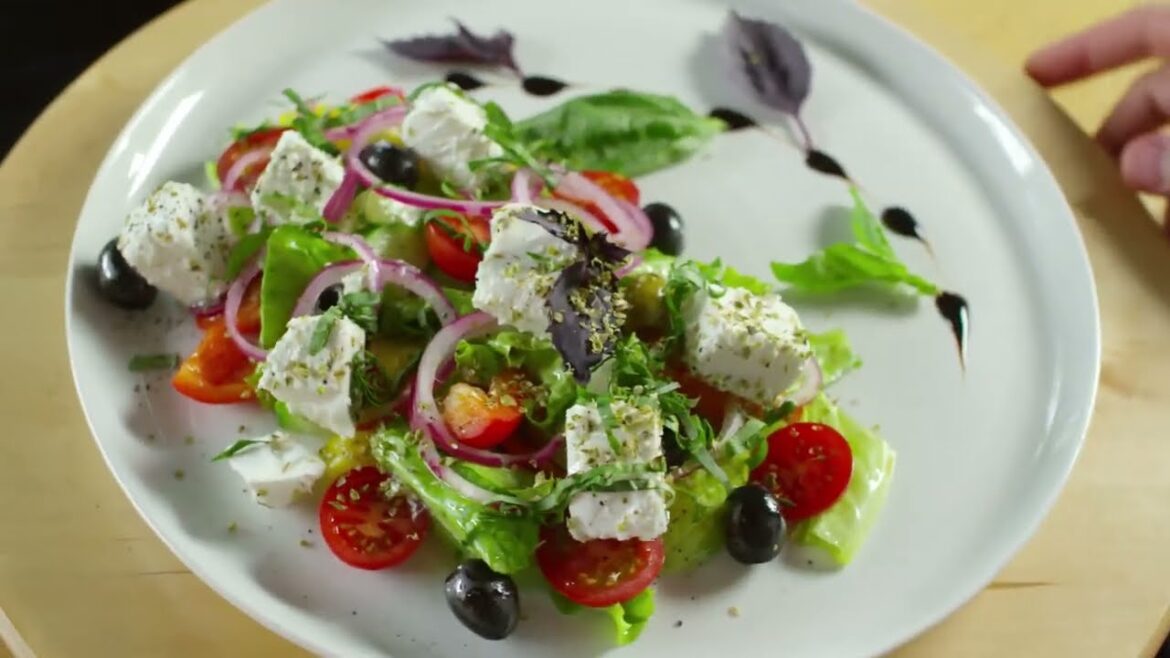 Почему все обожают этот греческий салат? Самый ПРОСТОЙ и ВКУСНЫЙ Рецепт Греческого Салата! Почему все обожают этот греческий салат? Самый ПРОСТОЙ и ВКУСНЫЙ Рецепт Греческого Салата!