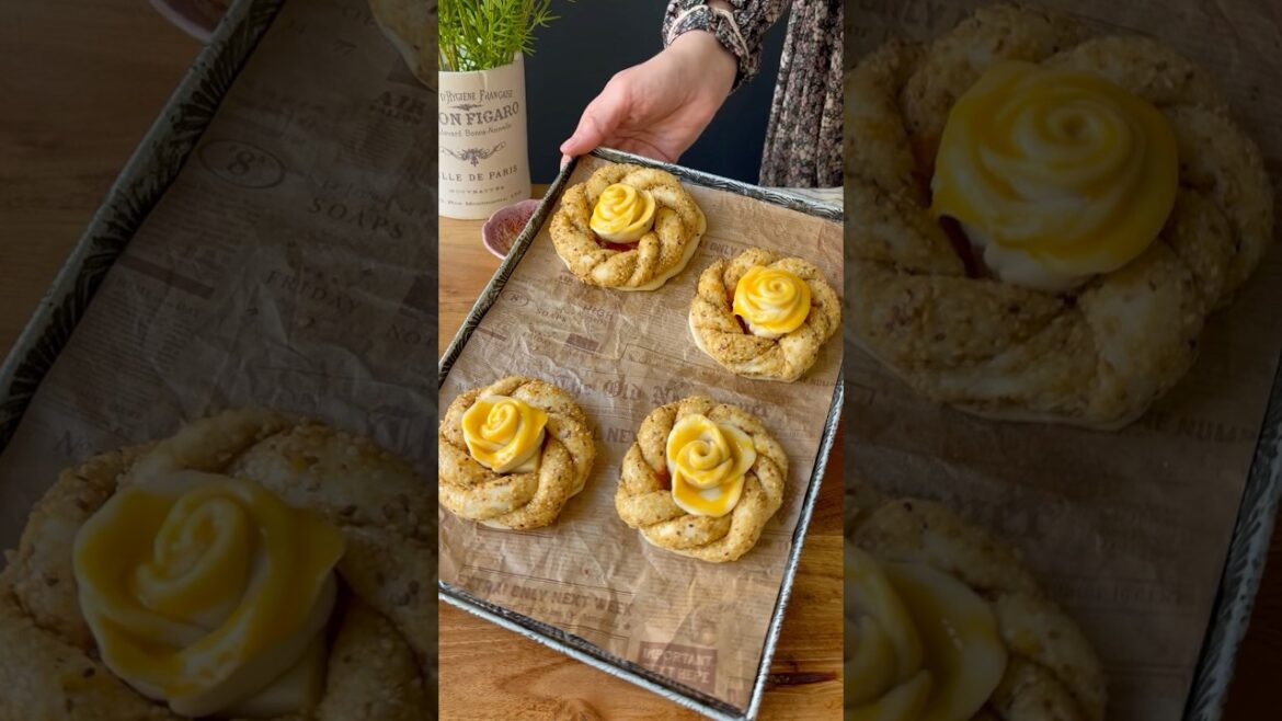 Güllü simit / Rose simit Güllü simit / Rose simit