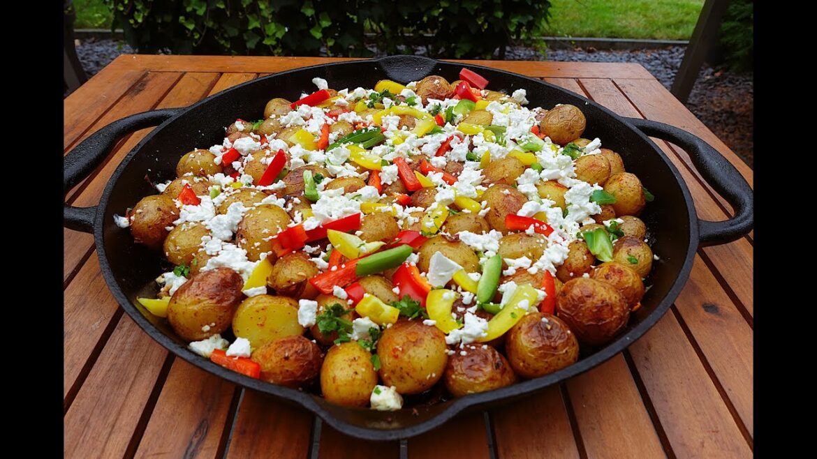 Bratkartoffeln - heute mal Griechisch und auch Vegetarisch! Gasgrill und Gusseisen Pfanne.