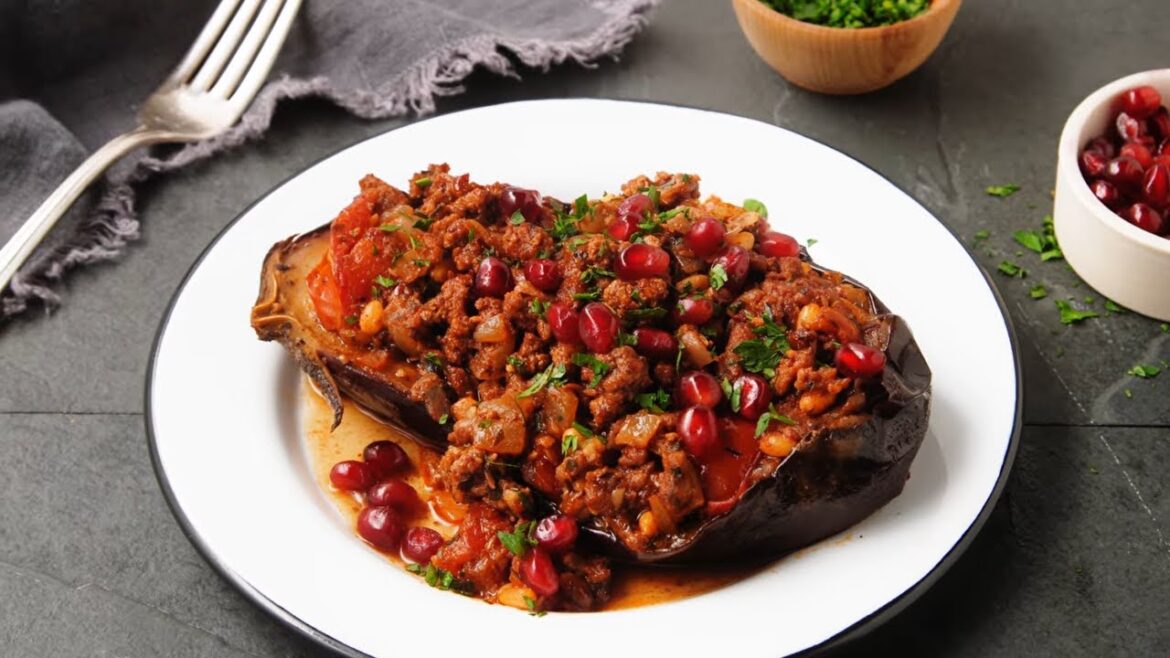Turkish Stuffed Eggplant (Karniyarik)