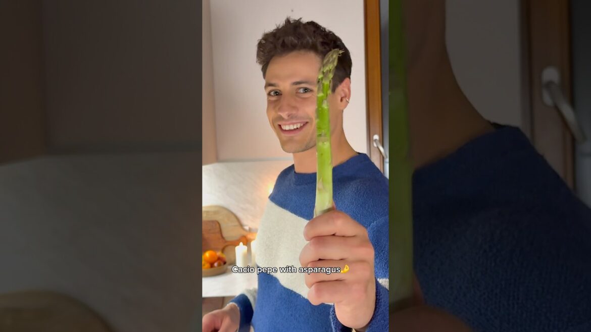 Cacio e pepe ze szparagami.  #pastapasta #pasta #cooking #dinnertime #date #forher #chef #recipe