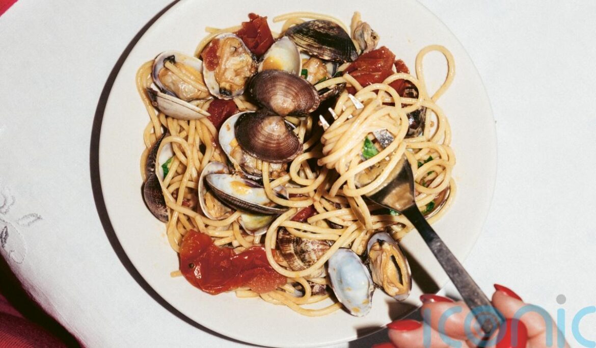 How to make spaghetti alle vongole How to make spaghetti alle vongole