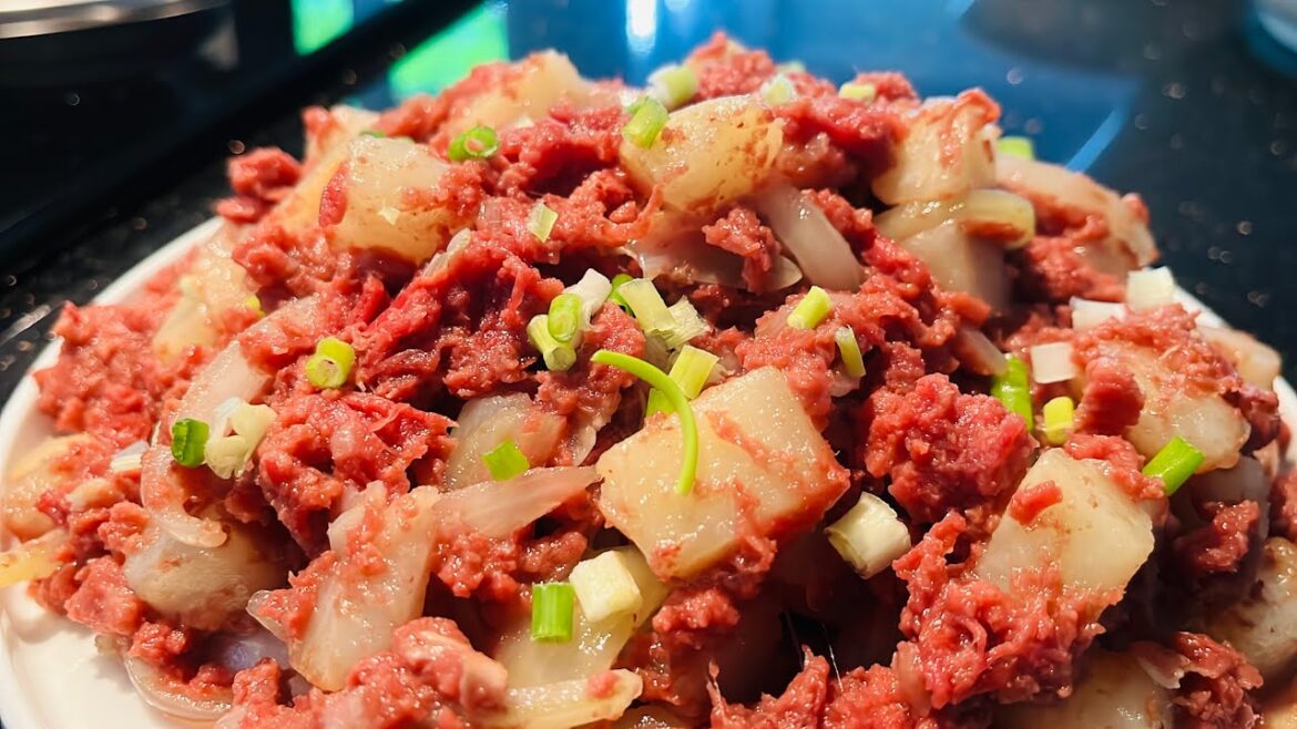 CORNED BEEF HASH | CORNED BEEF WITH POTATOES RECIPE
