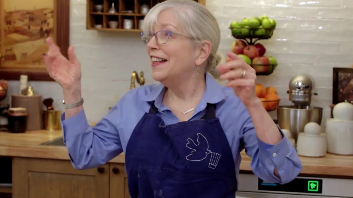 Rachael Ray In Tuscany Crostada and Risotto featuring Sara Moulton EP118