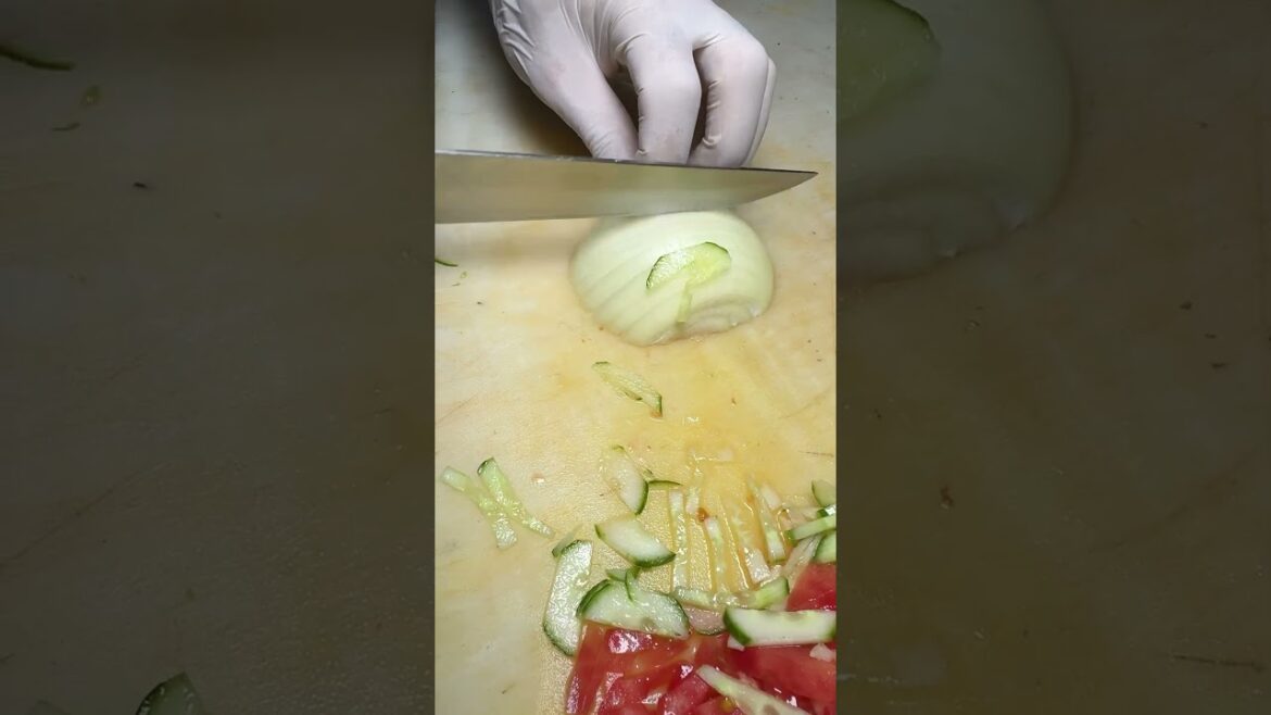 Cevizli çoban salatası