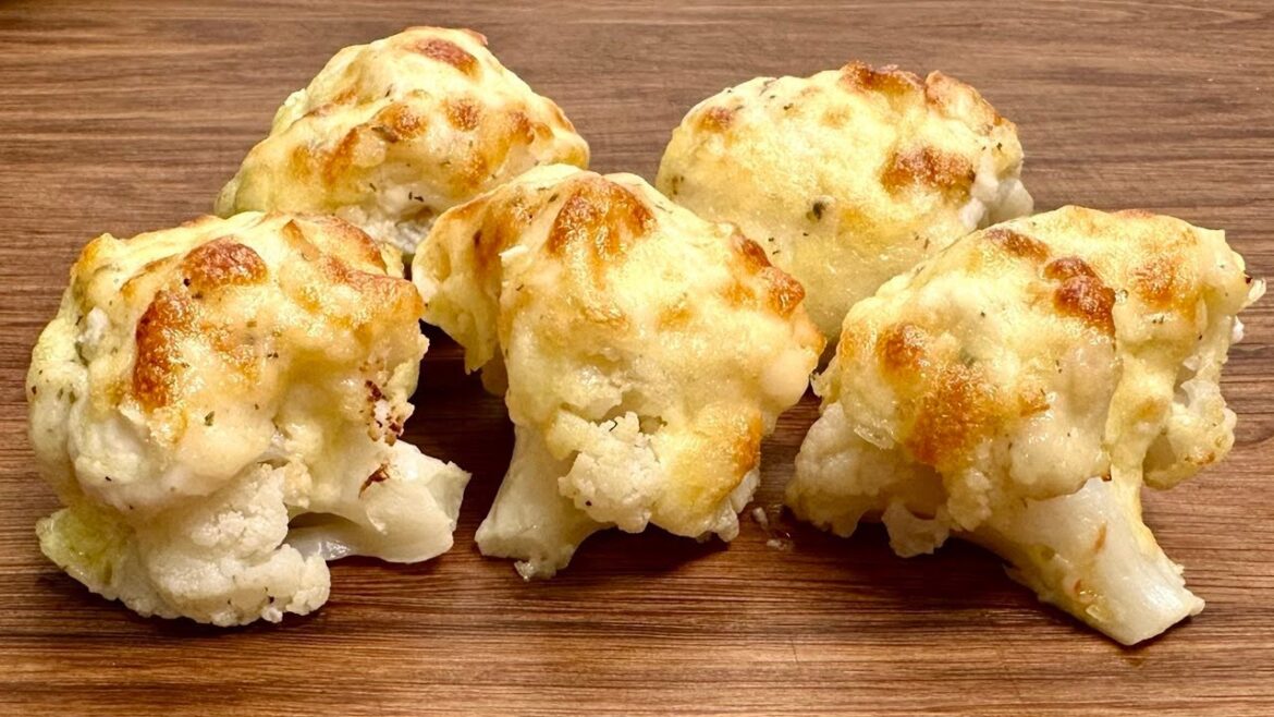 Köstlicher Blumenkohl im Ofen gebacken. Einfaches und schnelles Rezept! Einfach und lecker!