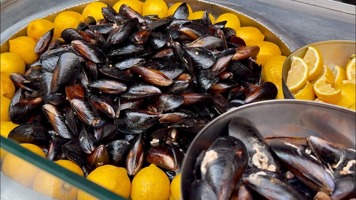 Stuffed Mussels & Fried Mussels at Kadıköy Midiyecisi | Istanbul’s Classic Street Seafood Stuffed Mussels & Fried Mussels at Kadıköy Midiyecisi | Istanbul’s Classic Street Seafood