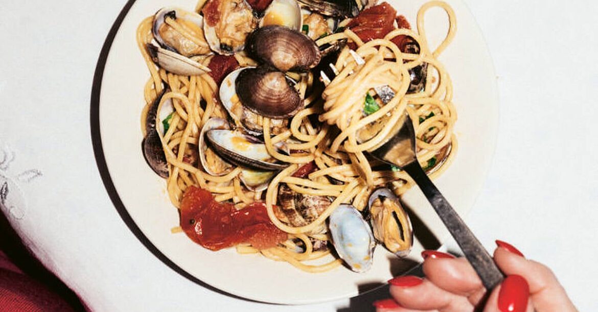 How to make spaghetti alle vongole How to make spaghetti alle vongole