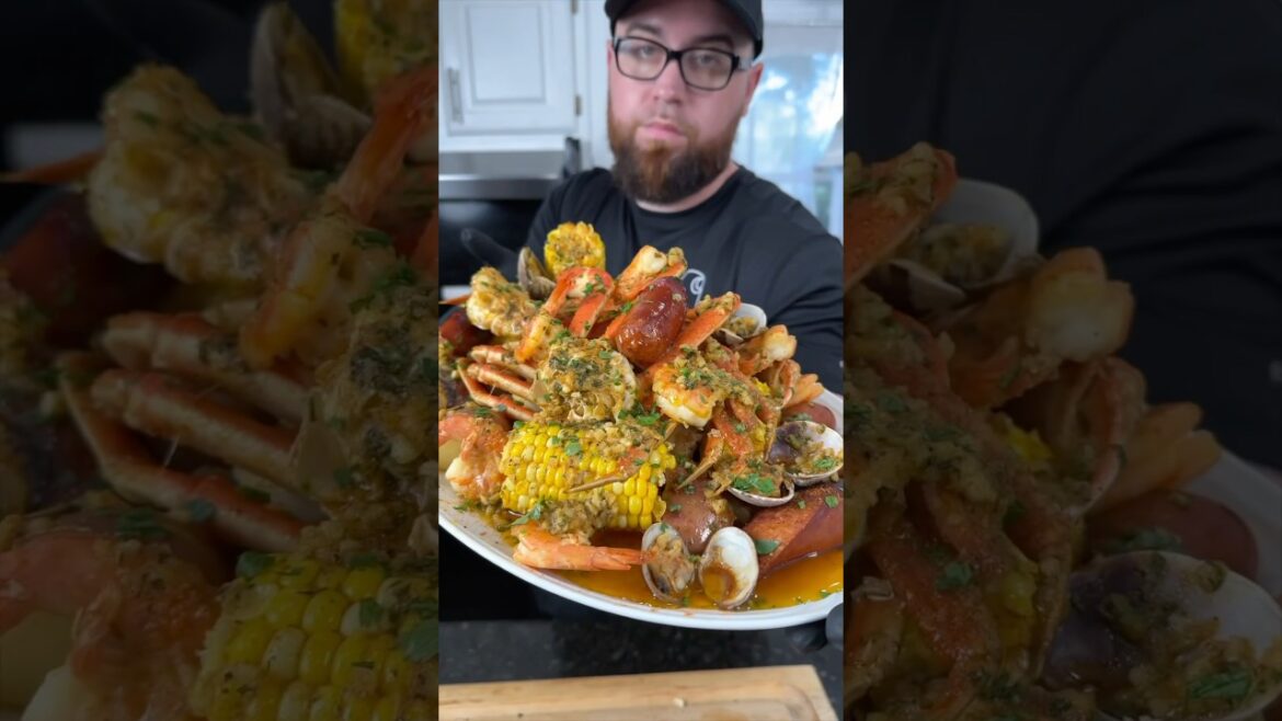 Seafood Boils Are Better (and cheaper) At Home! #makeithappen #food #seafoodboil