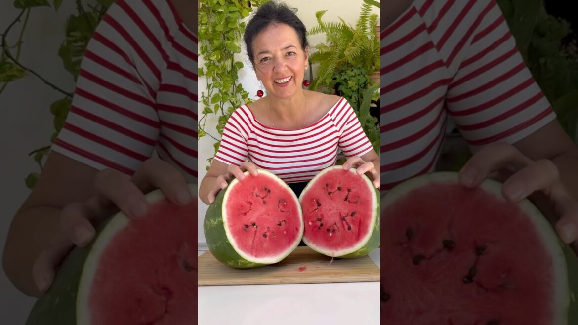 Pyszna, orzeźwiająca sałatka z arbuza. Składniki: #arbuz #salatka #przepis