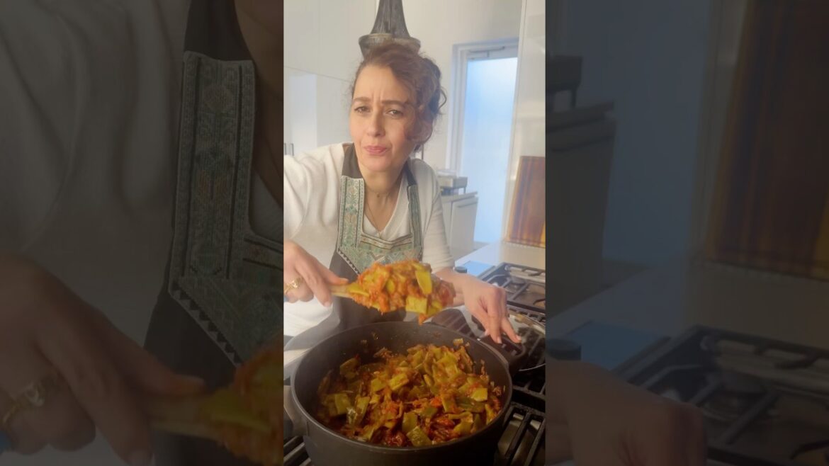 Loubieh bi Zeit | Lebanese Flat Bean Stew in Olive Oil