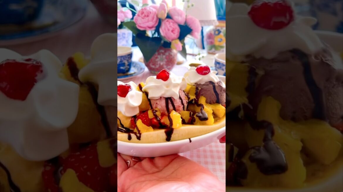 Banana split yummiest summer dessert #dessert #shorts #recipe