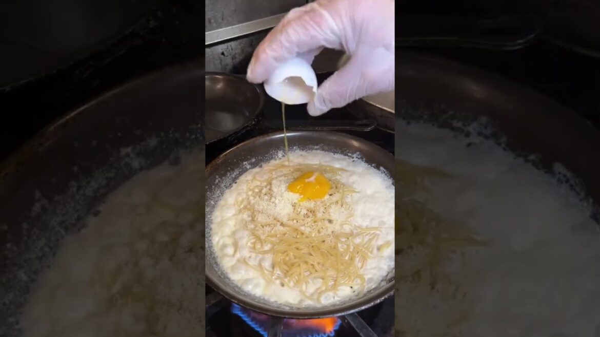 Spaguetti Alfredo   #italianfood #italianrestaurant #fetticcinealfredo #spaguetti  #spaguettialfredo