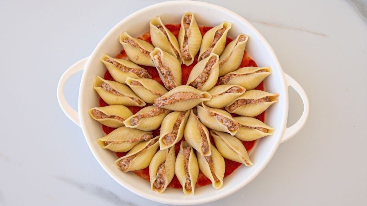 Cheesy Stuffed Pasta Shells (with Ground Beef)