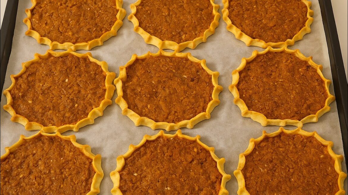 Irresistible Freshly Baked Turkish Lahmacun Feast” bread recipe türkisches. Irresistible Freshly Baked Turkish Lahmacun Feast" bread recipe türkisches.